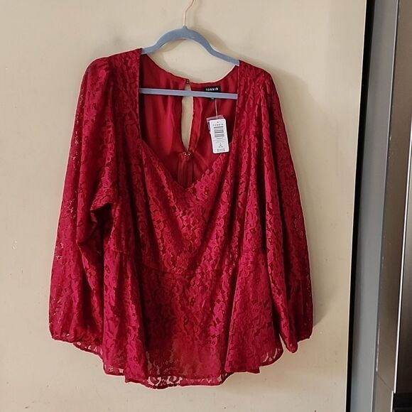 Georgeous Torrid Peplum lace top size 3 NWT - Picture 1 of 8